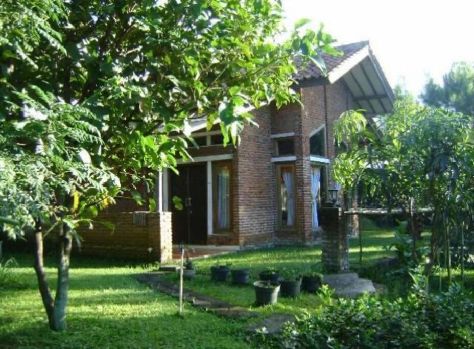 Villa Naumi Bandung Exterior foto